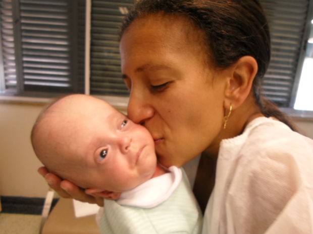 Raphaela Vitória passou por quatro cirurgias e ficou 5 meses internada. (Foto: Roberta Costa/Arquivo Pessoal)