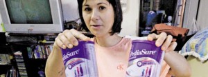 "Ficamos desesperados, pois não sabíamos mais o que fazer. Tinha leite para apenas um dia e não tínhamos mais como conseguir o leite", conta Edna. (Foto: Suellen Lima)