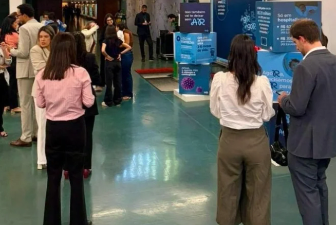 Público interage com os estandes informativos da mostra Agir Agora: Bronquiolite em Bebês na Câmara dos Deputados - (crédito: Divulgação)